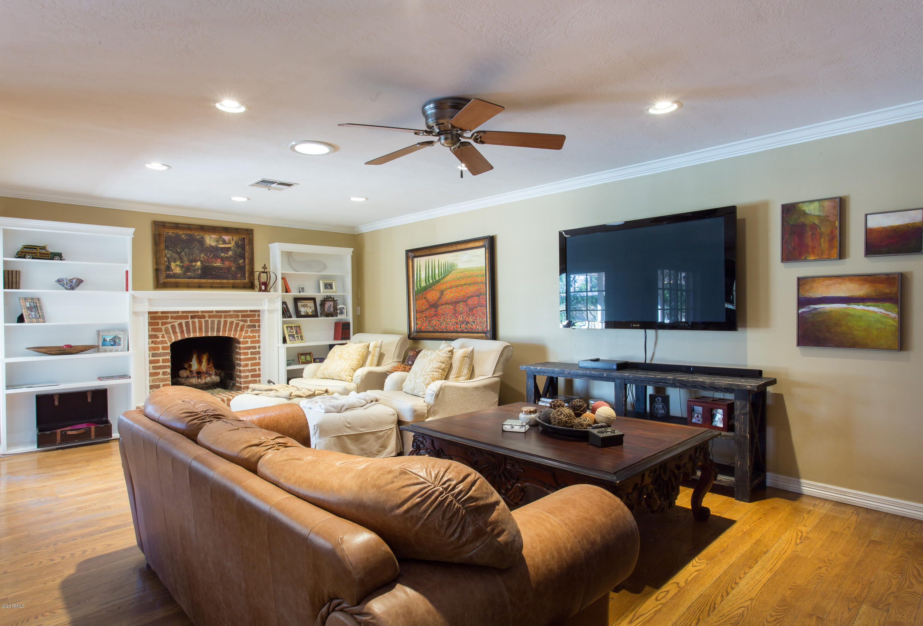 815 East Circle Road Phoenix, AZ 85020 - Photo 10 of 31 Family Room with Cozy Fireplace