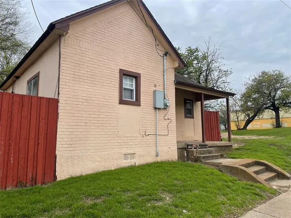 $1,250 | 1208 East 8th Street, Dallas, TX 75203