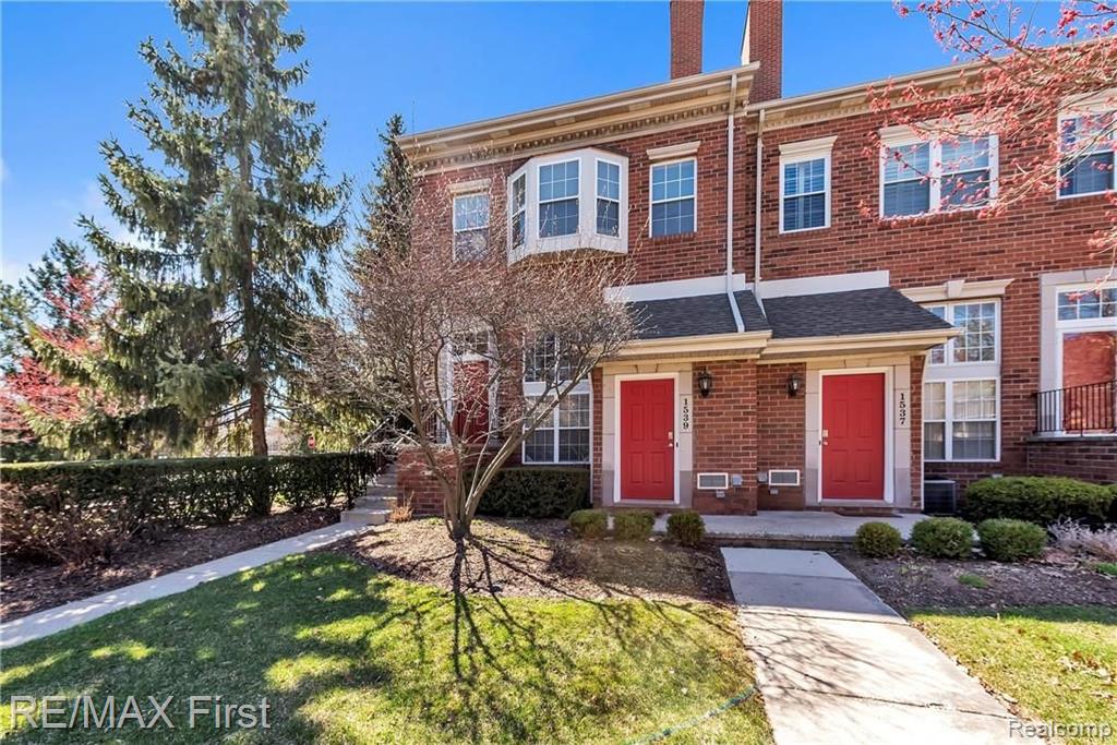 1541 Chesapeake Road Royal Oak, MI 48067 - Photo 2 of 32