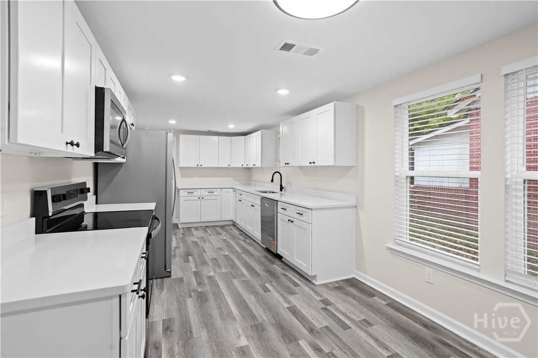 104 Smith Avenue Savannah, GA 31408 - Photo 4 of 15