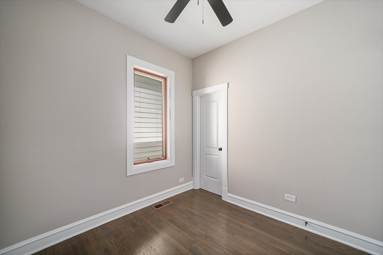 12944 South Commercial Avenue Chicago, IL 60633 - Photo 18 of 28
