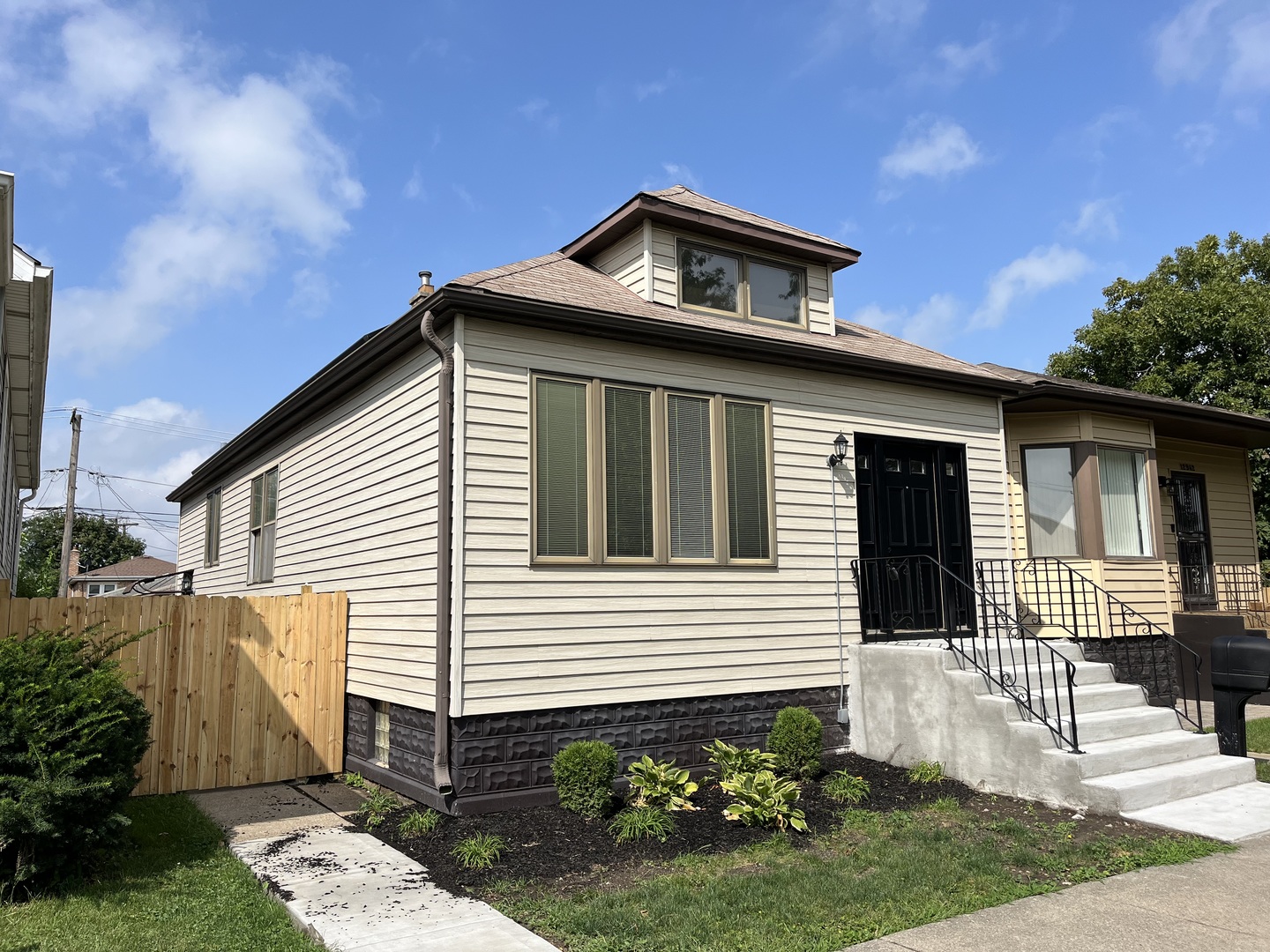 12944 South Commercial Avenue Chicago, IL 60633 - Photo 2 of 28