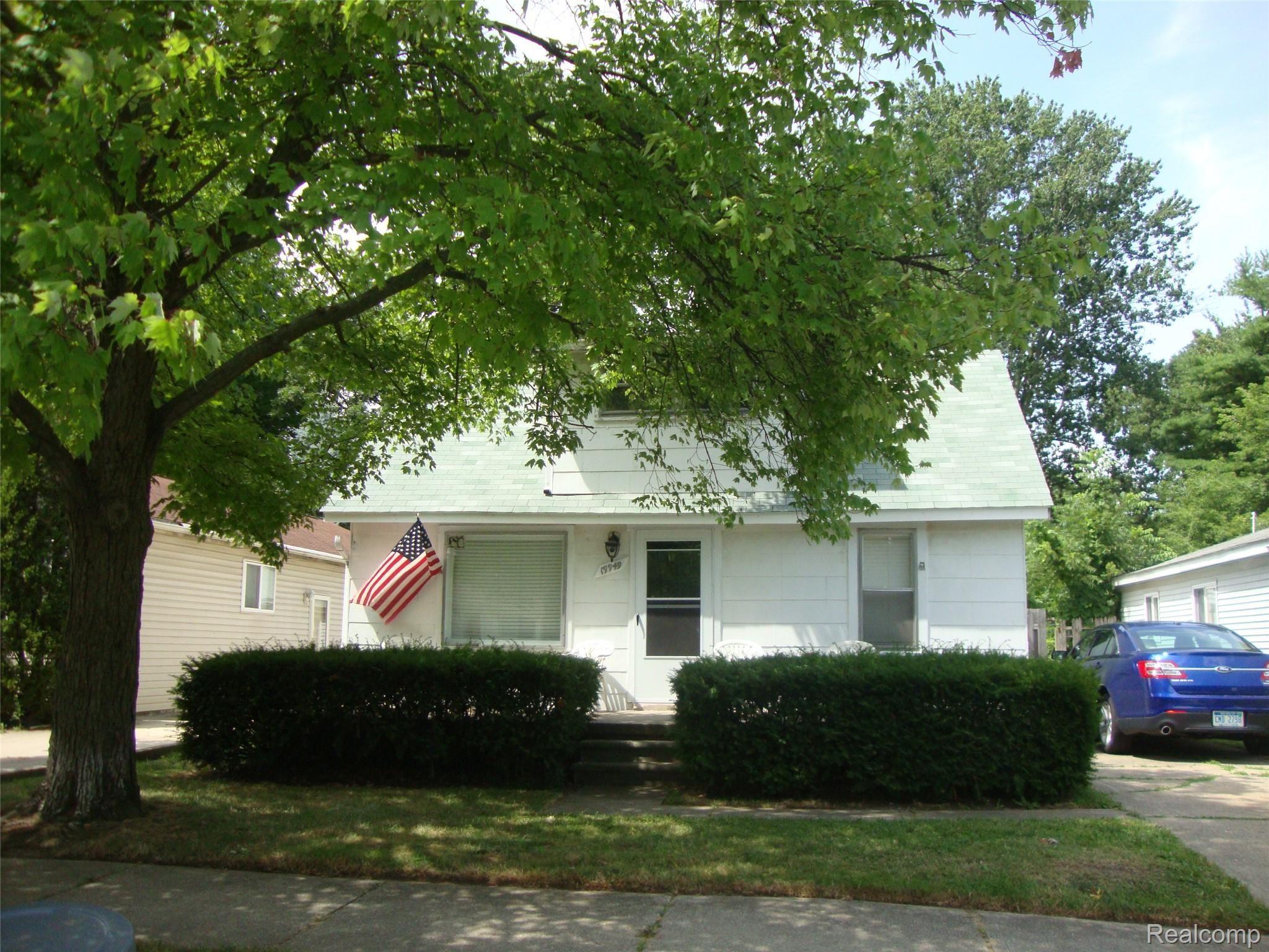 19949 Rensellor Street Livonia, MI 48152 - Photo 1 of 17 083.JPG