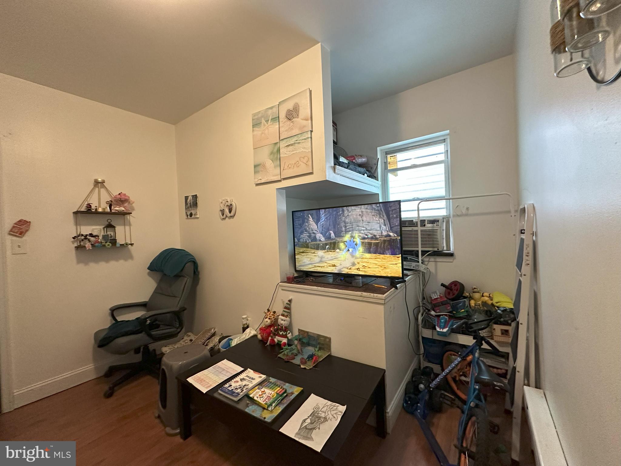 2014 South 7th Street Philadelphia, PA 19148 - Photo 5 of 23 a room with furniture and a window