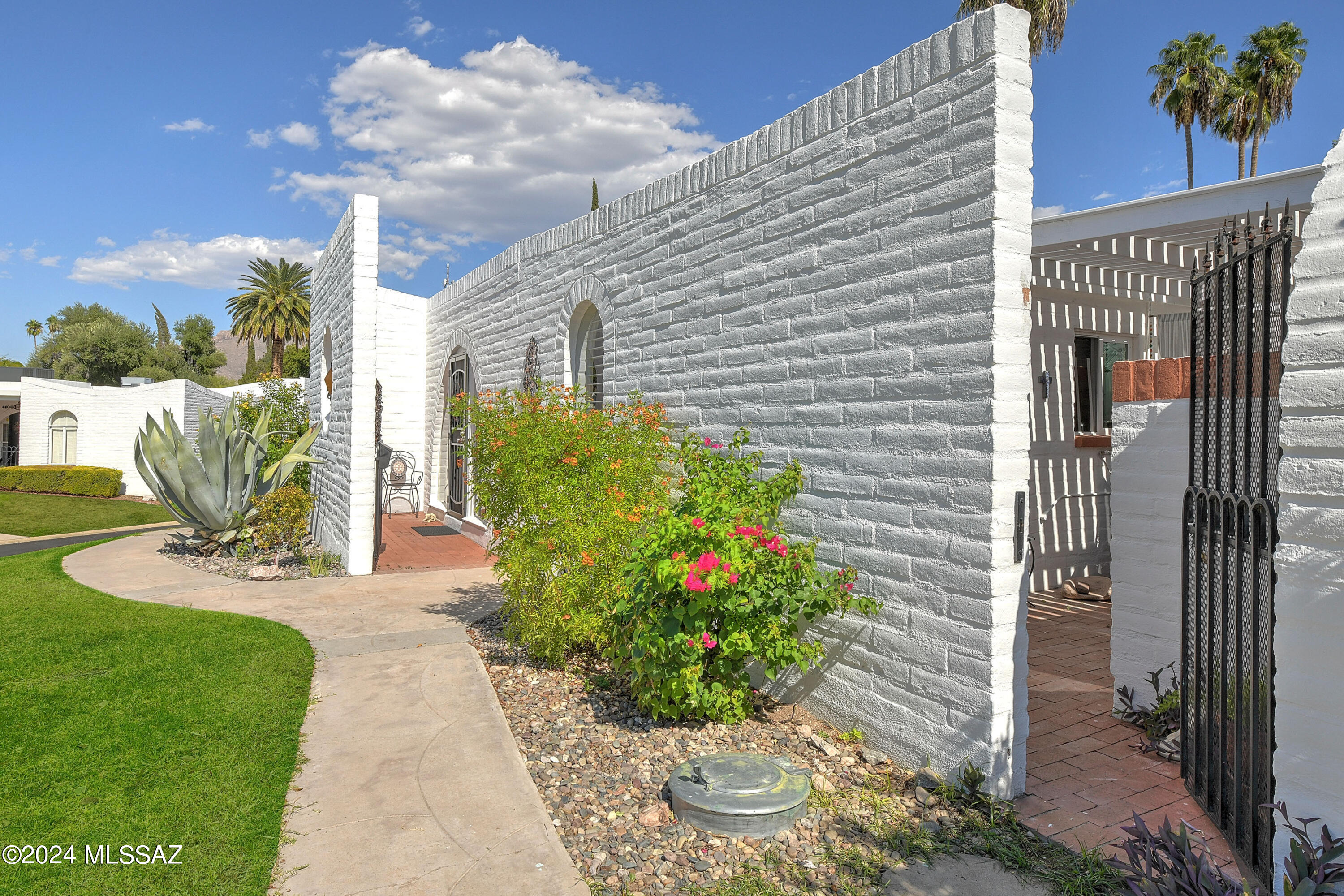 662 West Roller Coaster Road Tucson, AZ 85704 - Photo 3 of 27 Gallery Image 3
