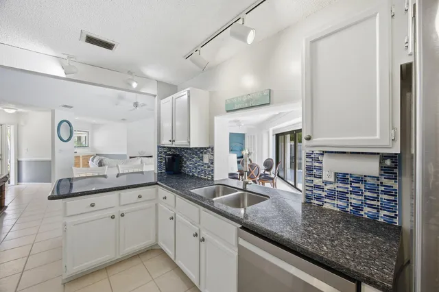 $625,000 | 1127 East Seminole Avenue, Unit 21C, Jupiter, FL 33477