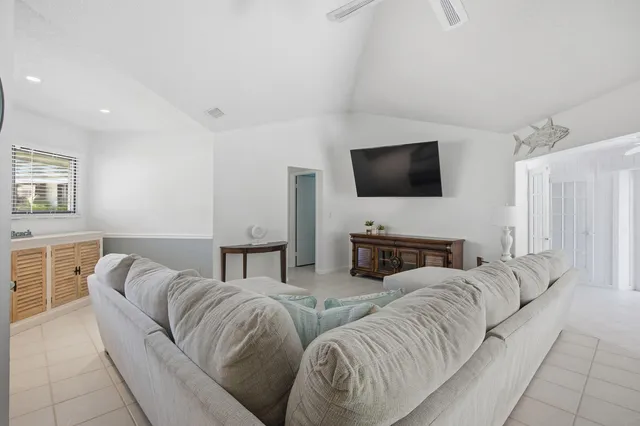 $625,000 | 1127 East Seminole Avenue, Unit 21C, Jupiter, FL 33477