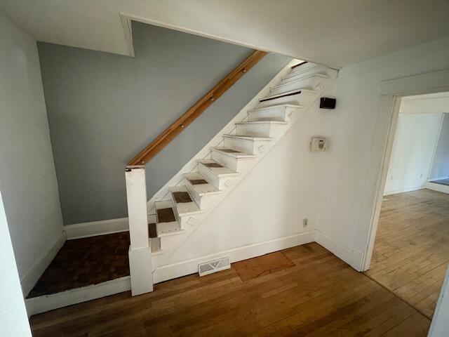 2013 Taylor Avenue Racine, WI 53403 - Photo 4 of 24 Stairs/Foyer