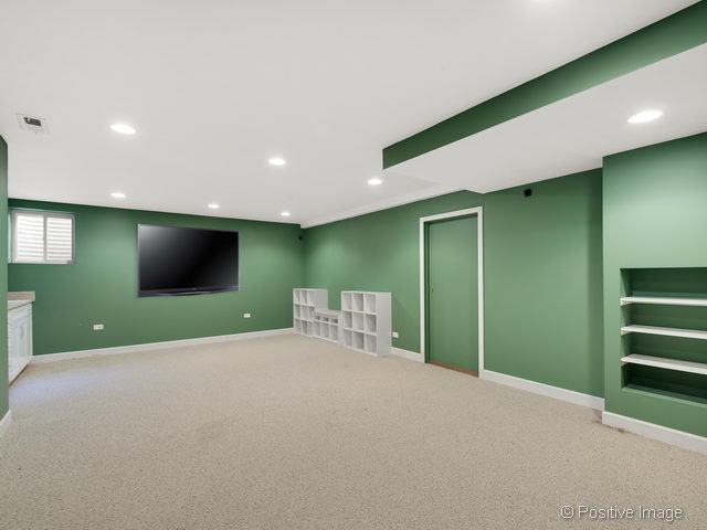 2S184 Sheffield Road Glen Ellyn, IL 60137 - Photo 23 of 25 a view of a livingroom with a flat screen tv
