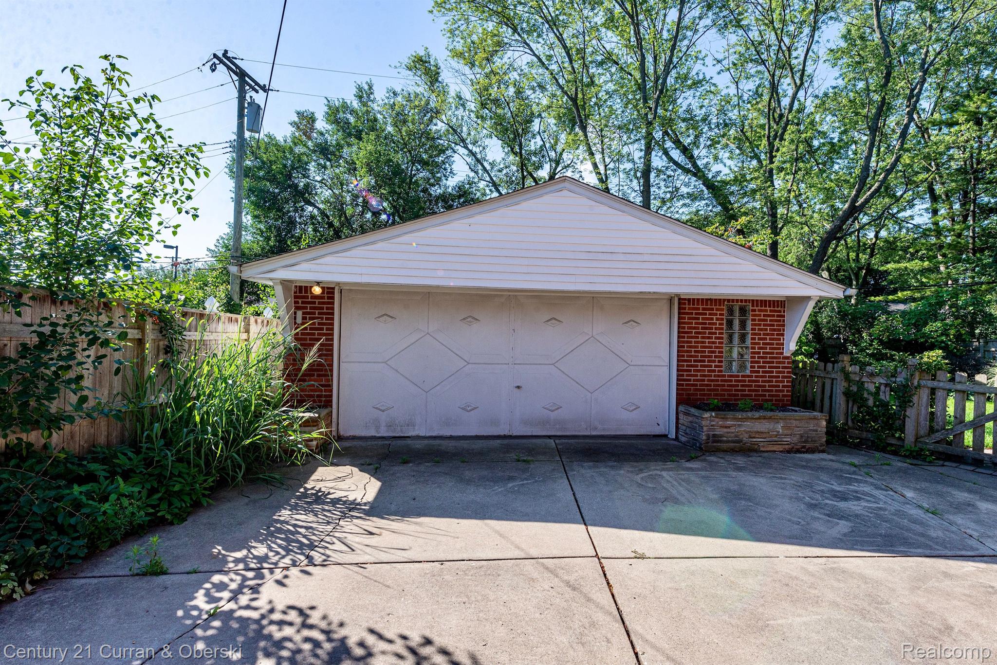 3621 Rockingham Road Royal Oak, MI 48073 - Photo 20 of 21 Wide drive way with a 2 1/2 car garage.