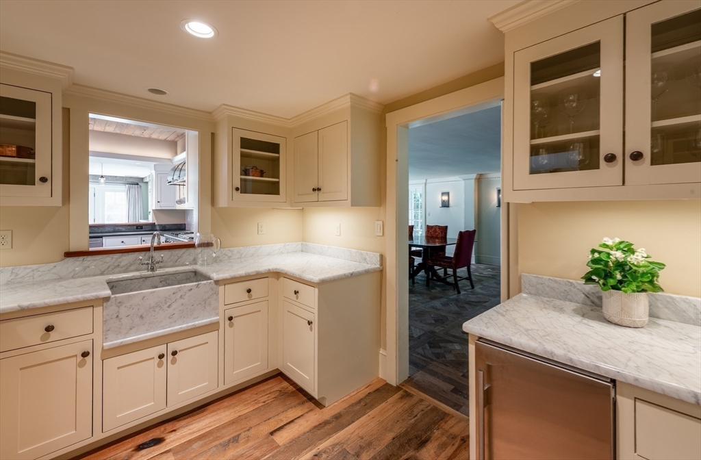 675 Bay Road Hamilton, MA 01982 - Photo 13 of 36