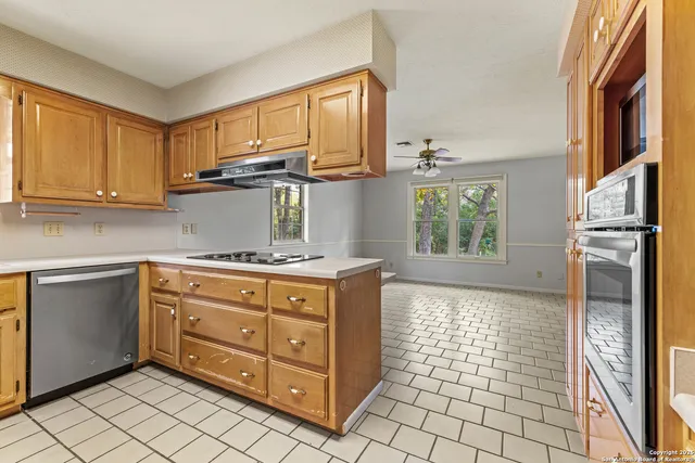 $450,000 | 126 Tanglewood Drive, Fredericksburg, TX 78624