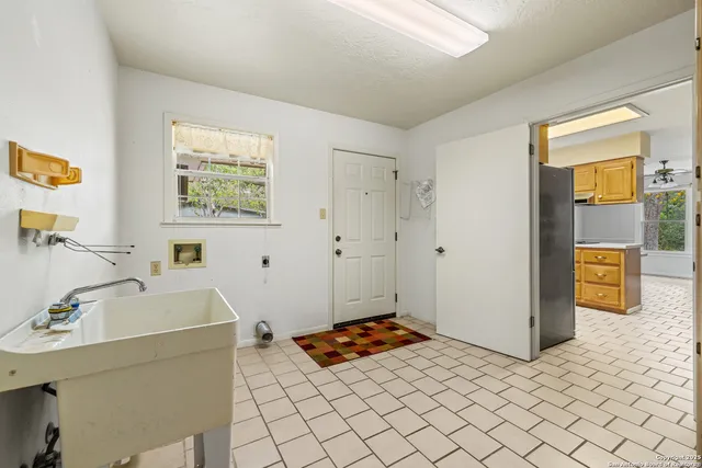 $450,000 | 126 Tanglewood Drive, Fredericksburg, TX 78624