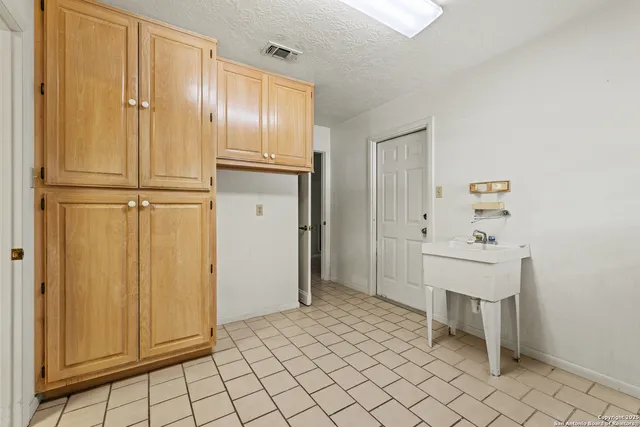 $450,000 | 126 Tanglewood Drive, Fredericksburg, TX 78624