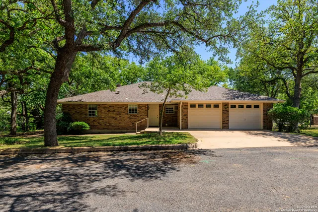 $450,000 | 126 Tanglewood Drive, Fredericksburg, TX 78624
