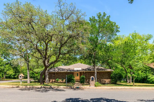 $450,000 | 126 Tanglewood Drive, Fredericksburg, TX 78624