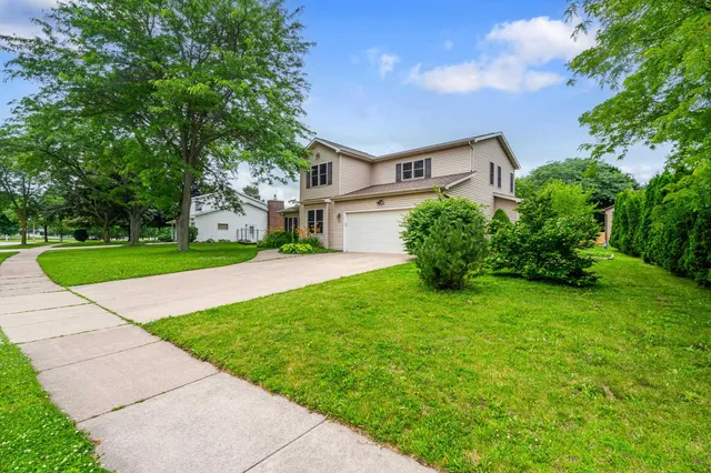 $425,000 | 1325 South Westhaven Drive, Oshkosh, WI 54904