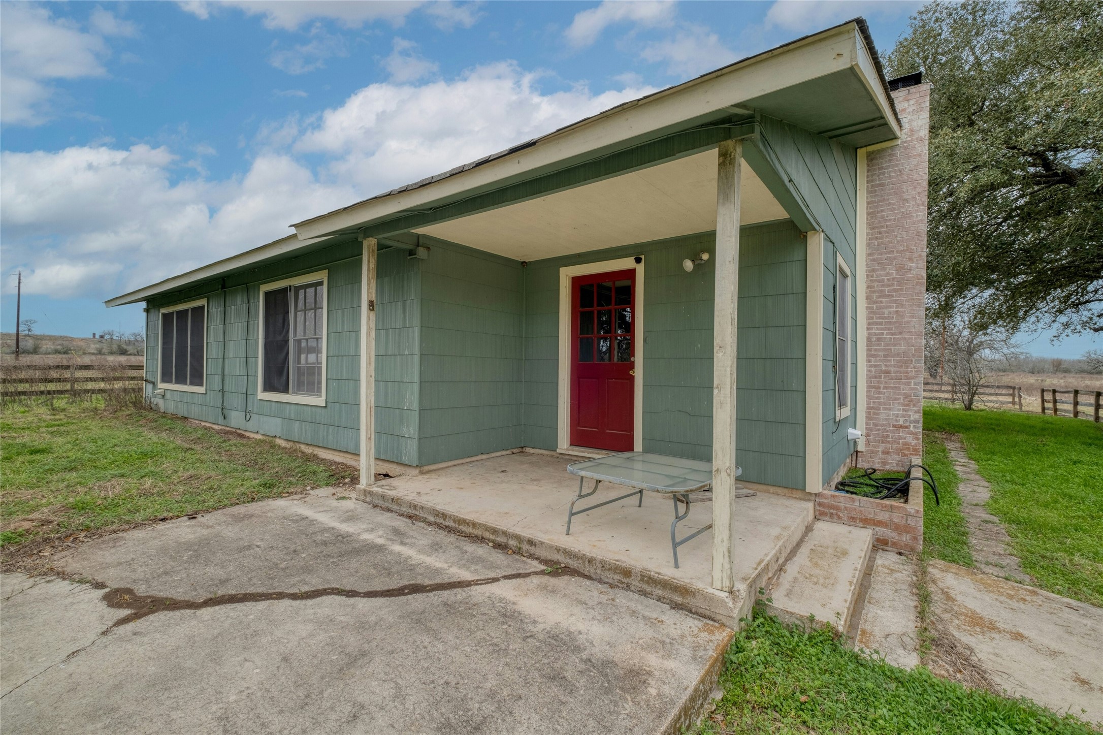 103 Robin Lane Luling, TX 78648 - Photo 9 of 40