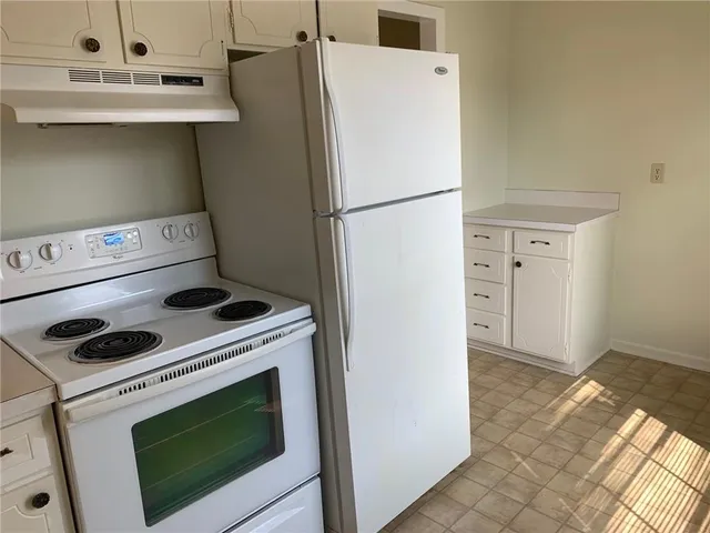 $330,000 | 8604 Countryshire Lane, Kansas City, MO 64138