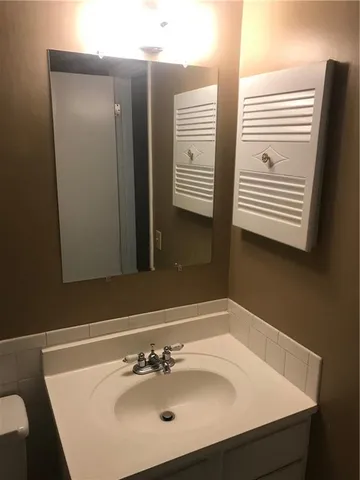 $330,000 | 8604 Countryshire Lane, Kansas City, MO 64138