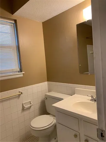 $330,000 | 8604 Countryshire Lane, Kansas City, MO 64138