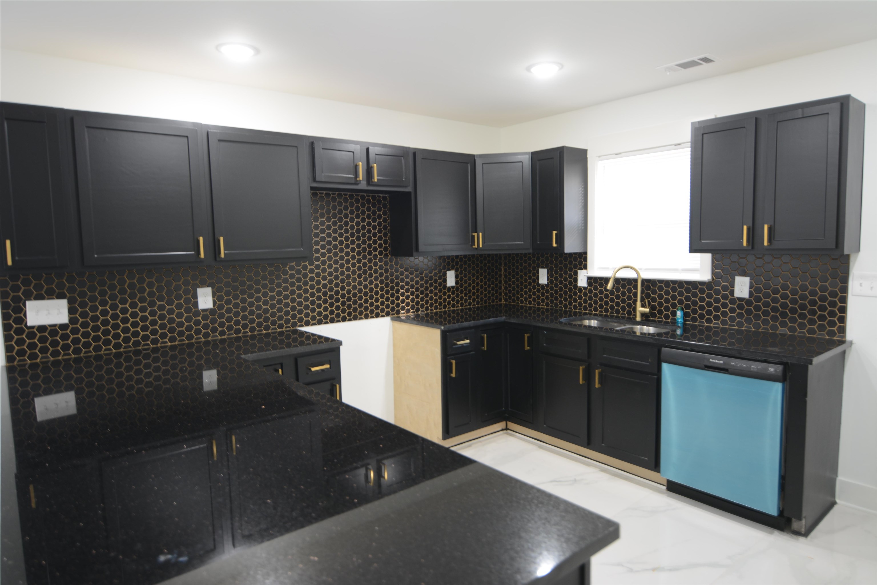3557 Kendrick Road Memphis, TN 38108 - Photo 7 of 29 Gallery Image 7