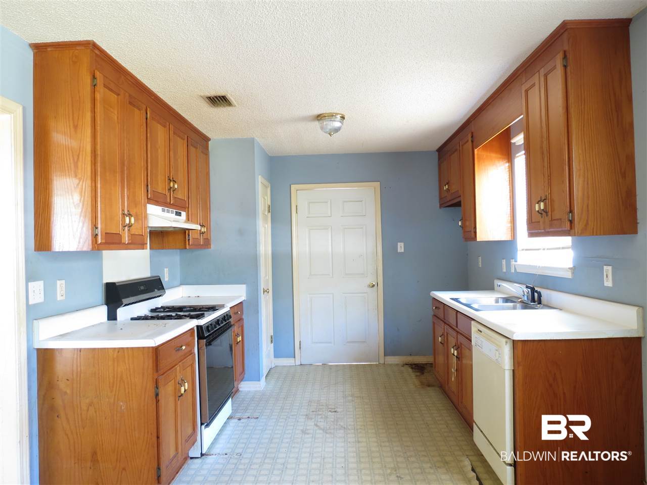 6712 Colonial Terrace Mobile, AL 36618 - Photo 5 of 14 Kitchen