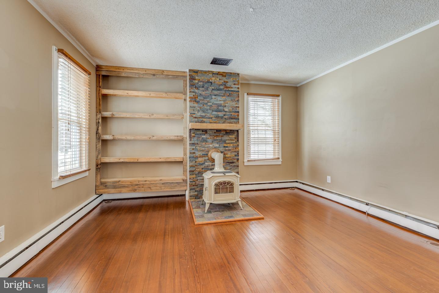 88 Hartford Road Medford, NJ 08055 - Photo 4 of 31 Cozy Living Room