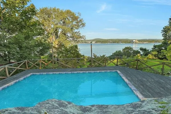 $750,000 | 8 Ayers Drive, Tomkins Cove, NY 10986