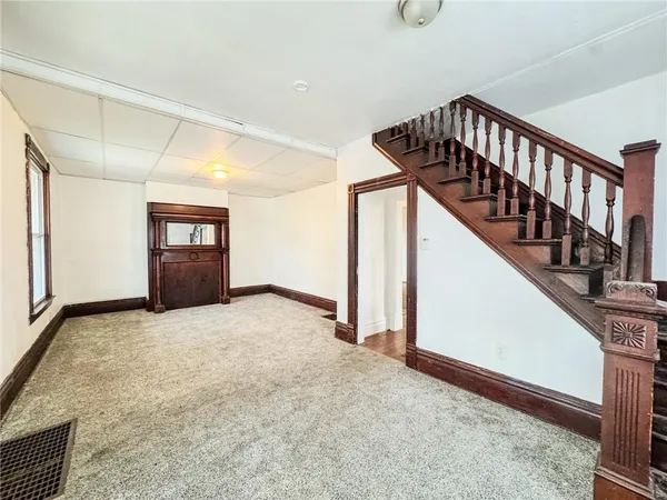 a view of an entryway with a workspace