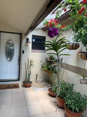 8939 Southwest 21st Court, Unit B Boca Raton, FL 33433 - Photo 5 of 43 Photo 5