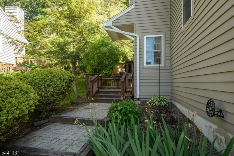 15 Rhea Run Newton, NJ 07860 - Photo 3 of 34