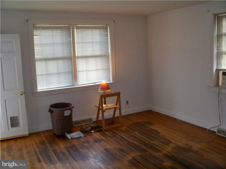 222 East Avon Road Brookhaven, PA 19015 - Photo 3 of 20 Gallery Image 3
