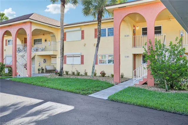 $2,900 | 360 Charlemagne Boulevard, Unit D205, Naples, FL 34112