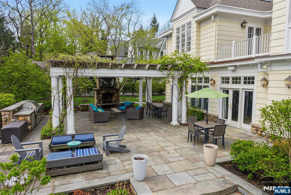 326 West End Avenue Ridgewood, NJ 07450 - Photo 2 of 46