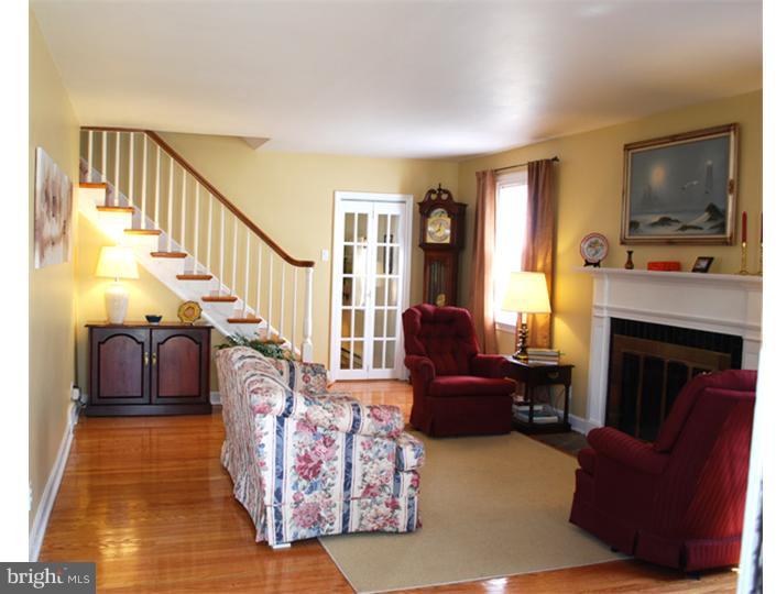 2931 Mapleshade Road Ardmore, PA 19003 - Photo 8 of 25 Living Room