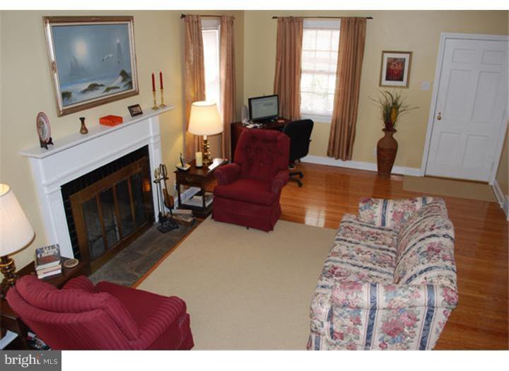 2931 Mapleshade Road Ardmore, PA 19003 - Photo 9 of 25 Living Room
