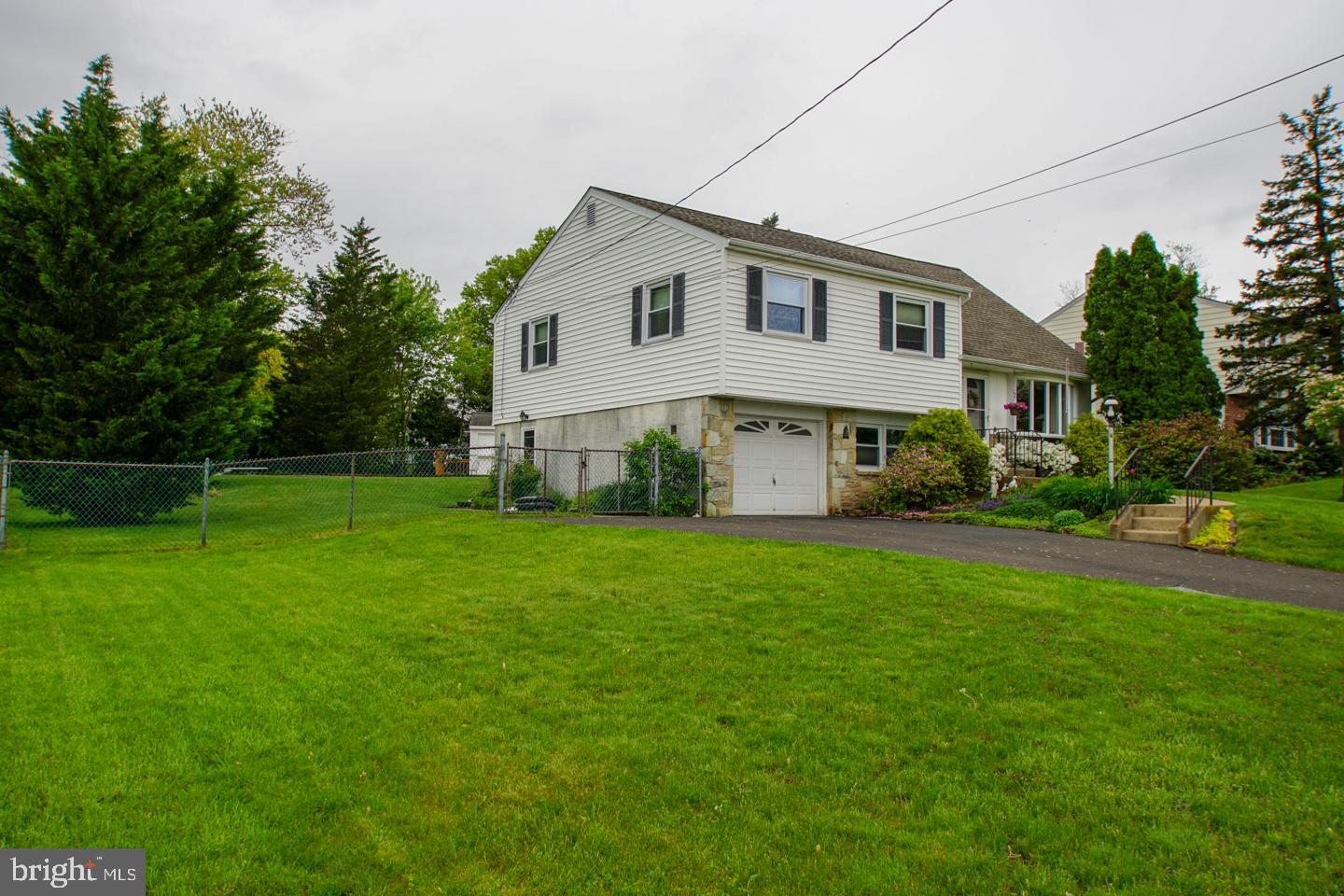 210 Surrey Road Chalfont, PA 18914 - Photo 3 of 37 Gallery Image 3
