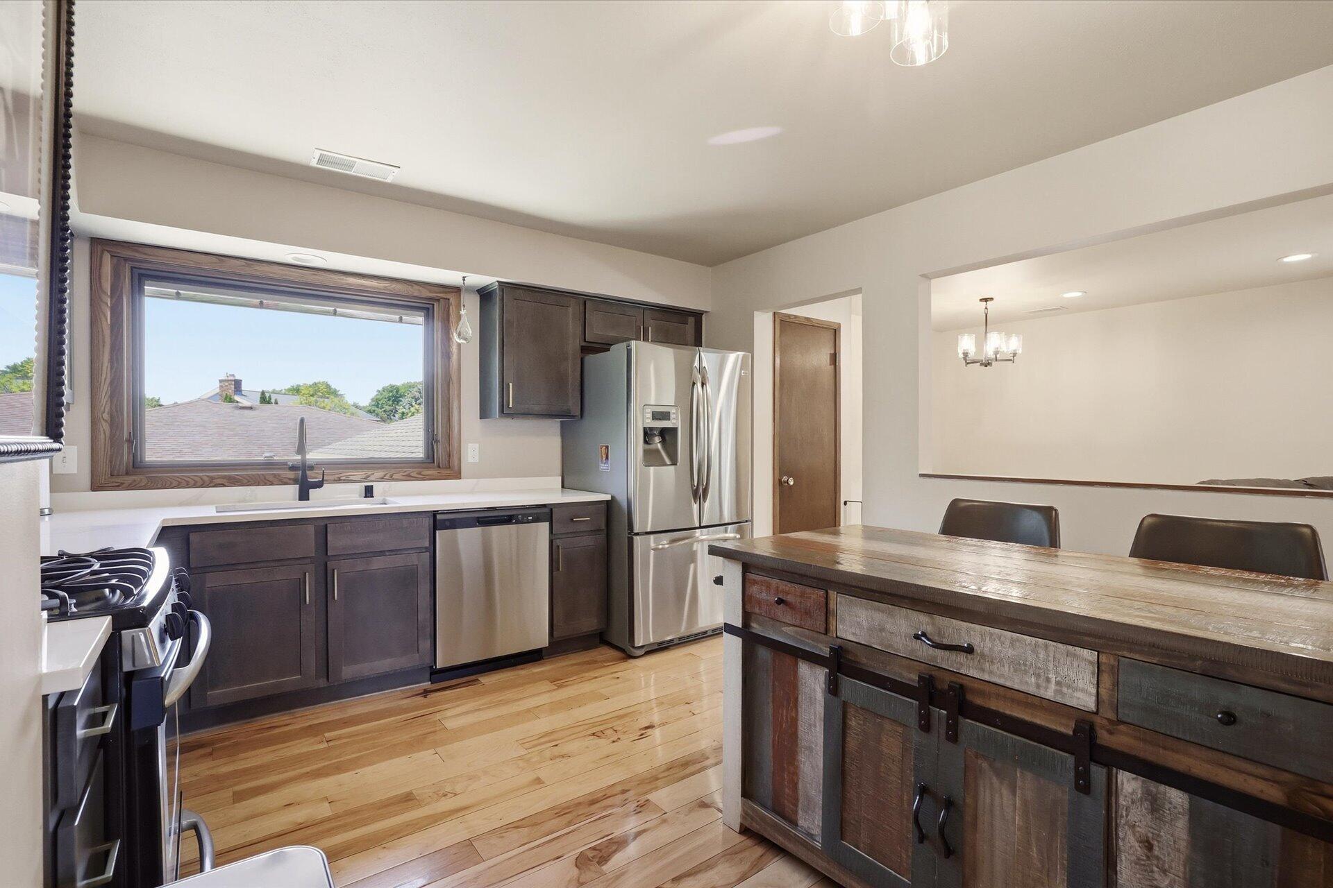 6085 Trail Ridge Drive Greendale, WI 53129 - Photo 11 of 34 Kitchen