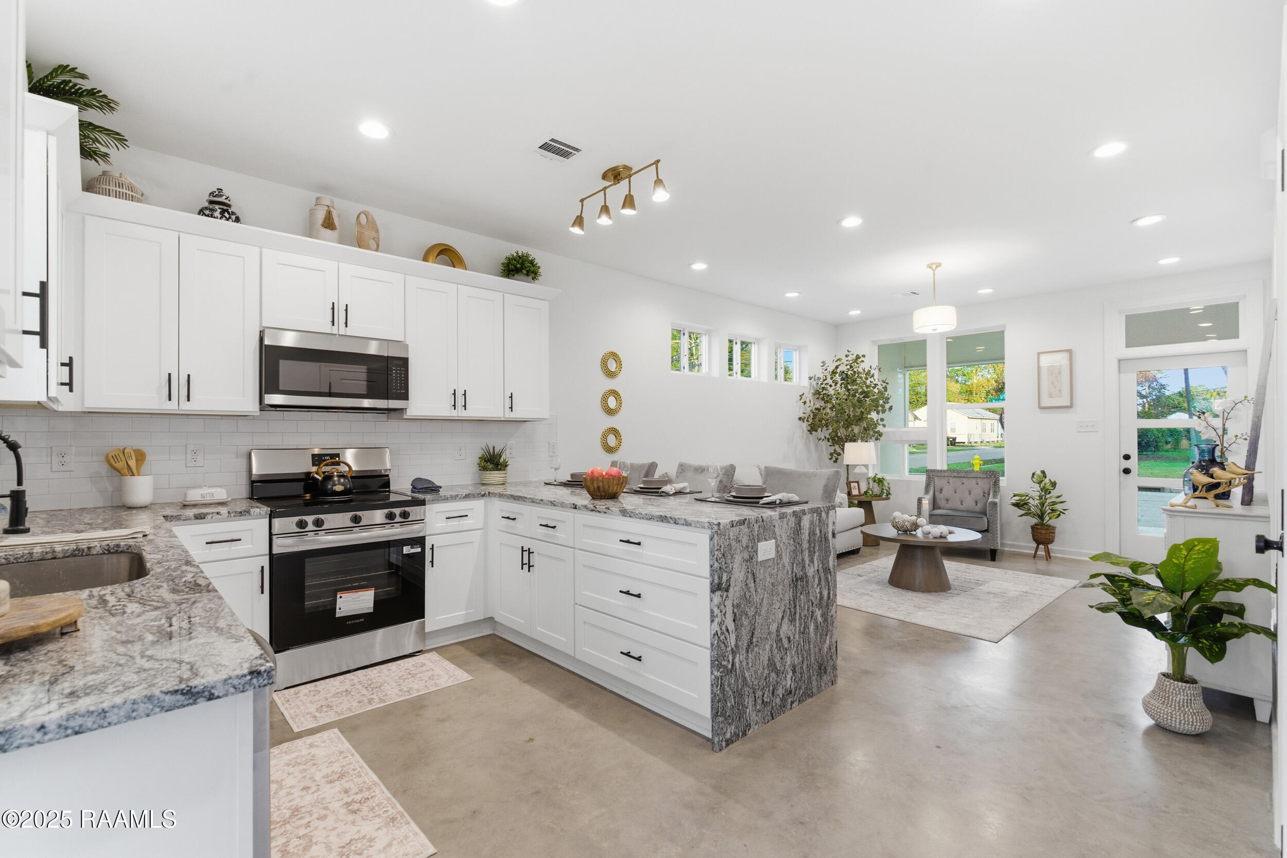 618 South Washington Street, Unit 11A Lafayette, LA 70501 - Photo 4 of 21 The Cottages Downtown