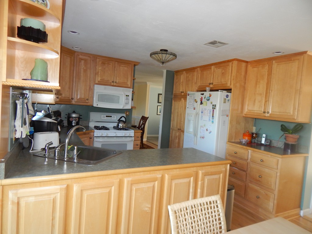 78 Howe Street Ashland, MA 01721 - Photo 8 of 30 Gallery Image 8