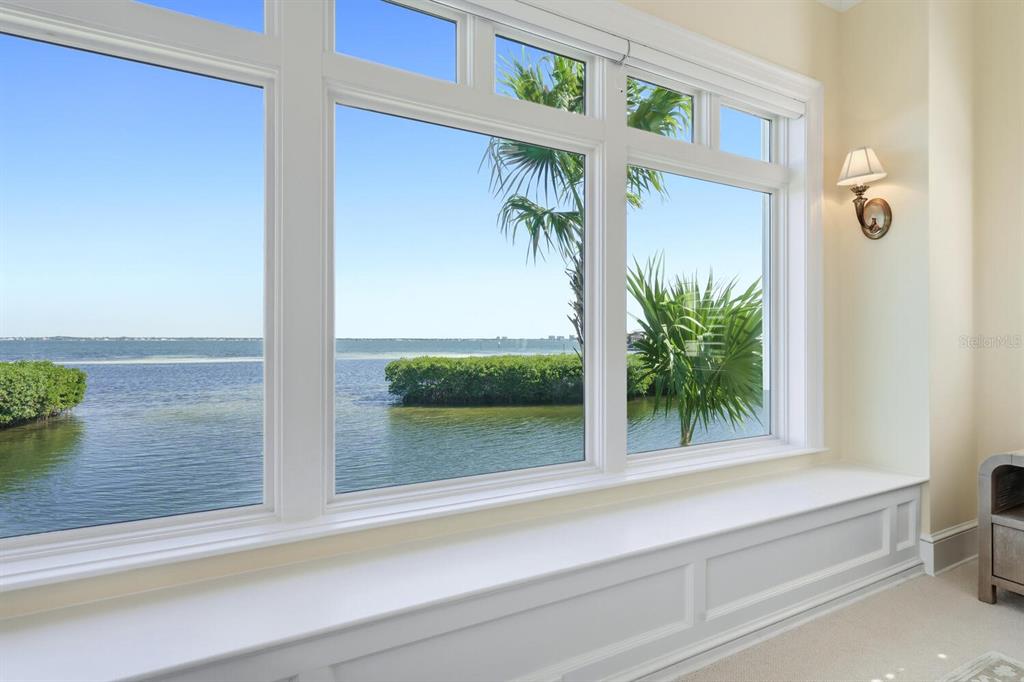 560 Harbor Point Road Longboat Key, FL 34228 - Photo 23 of 64 a bathroom with a bathtub and shower