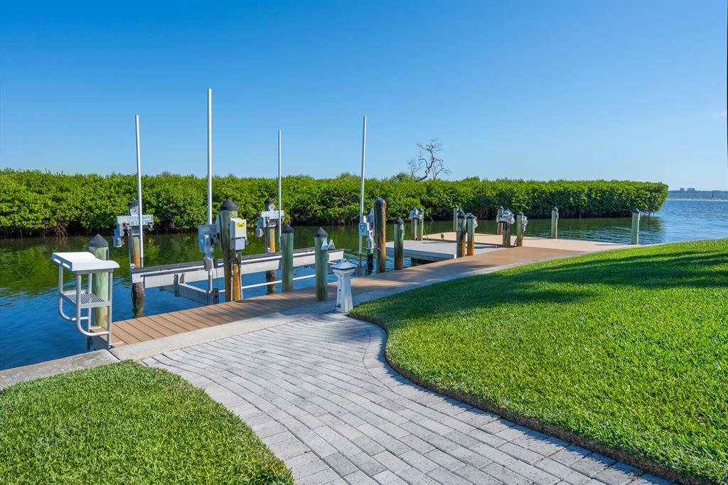 560 Harbor Point Road Longboat Key, FL 34228 - Photo 31 of 64