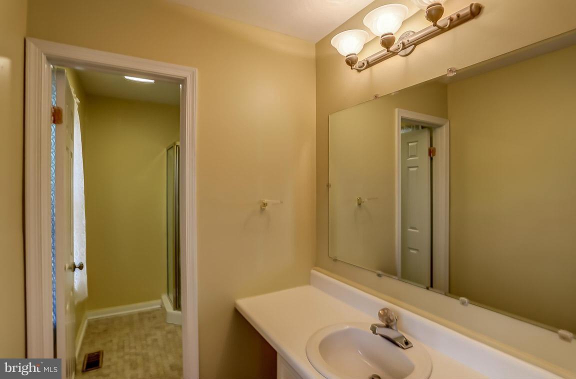 8739 Weems Road Manassas, VA 20110 - Photo 13 of 17 Stand up shower