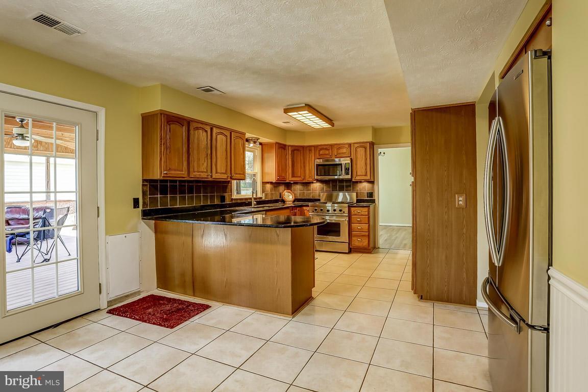 8739 Weems Road Manassas, VA 20110 - Photo 4 of 17 Eat-in-kitchen