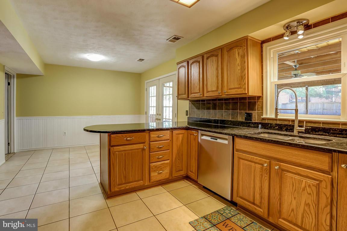 8739 Weems Road Manassas, VA 20110 - Photo 5 of 17 Kitchen
