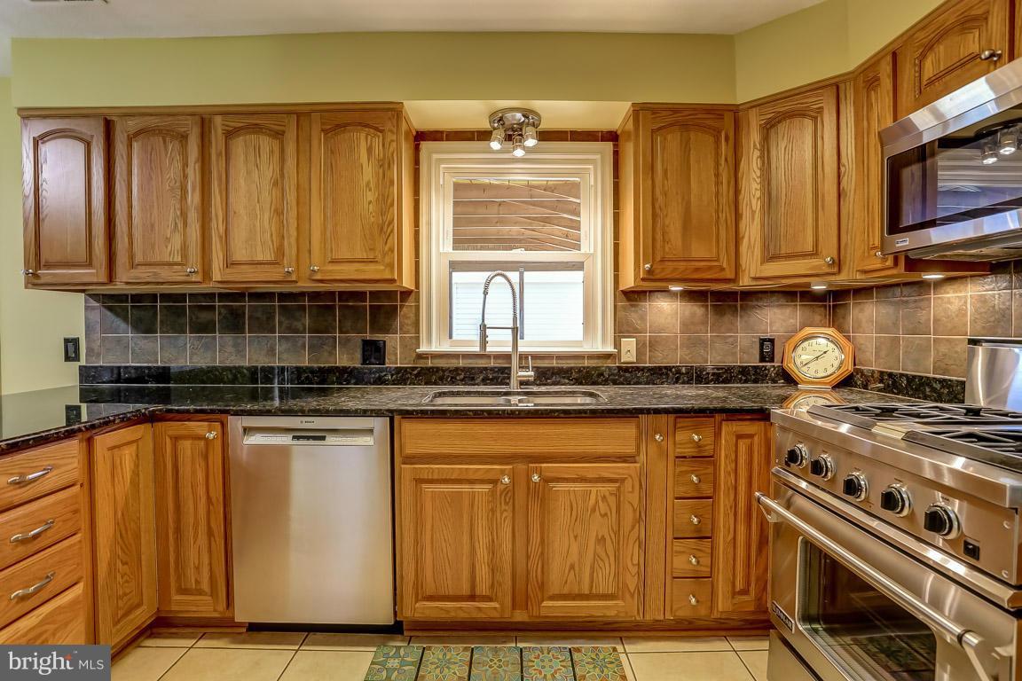 8739 Weems Road Manassas, VA 20110 - Photo 6 of 17 Kitchen