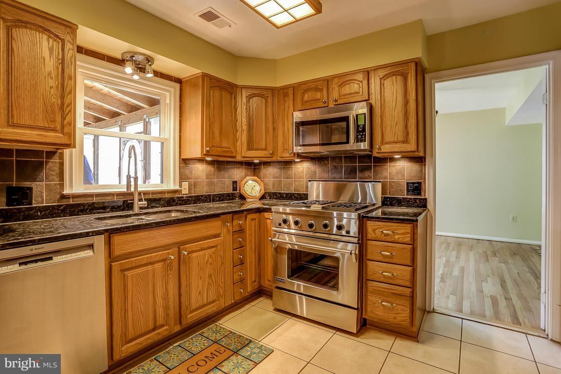 8739 Weems Road Manassas, VA 20110 - Photo 7 of 17 Kitchen