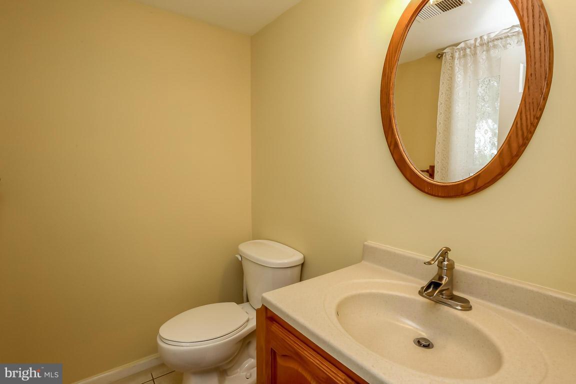 8739 Weems Road Manassas, VA 20110 - Photo 8 of 17 Bath