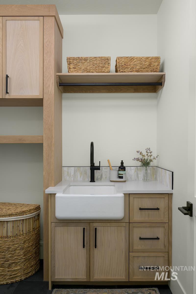 11415 North Misty Ridge Way Boise, ID 83714 - Photo 30 of 46 Washroom featuring a sink